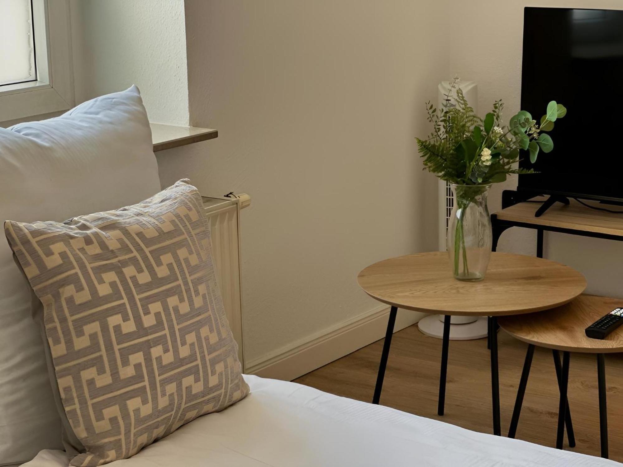 Raha Apartments - Modernes Studio-Apartment - Hbf - Gratis Parkplatz إرفورت المظهر الخارجي الصورة